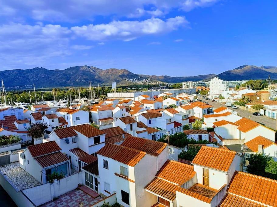 Estudio Con Vistas, Roses Bagian luar foto